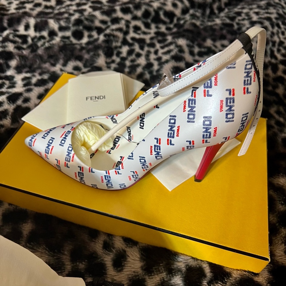 Fendi - Picture 2 of 3